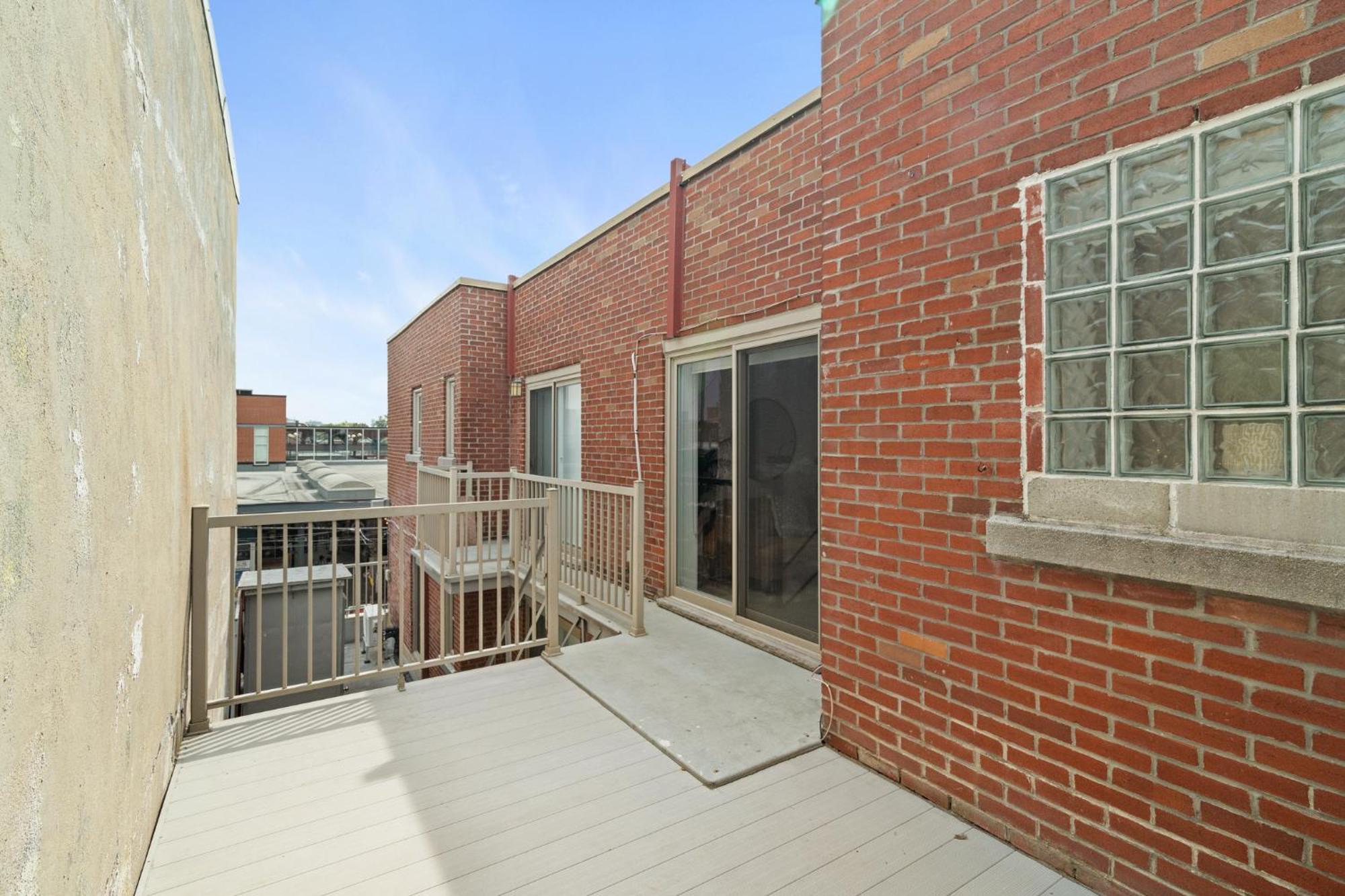 Trendy 2-Bedroom Haven By Jean Talon Market Montreal Exterior photo